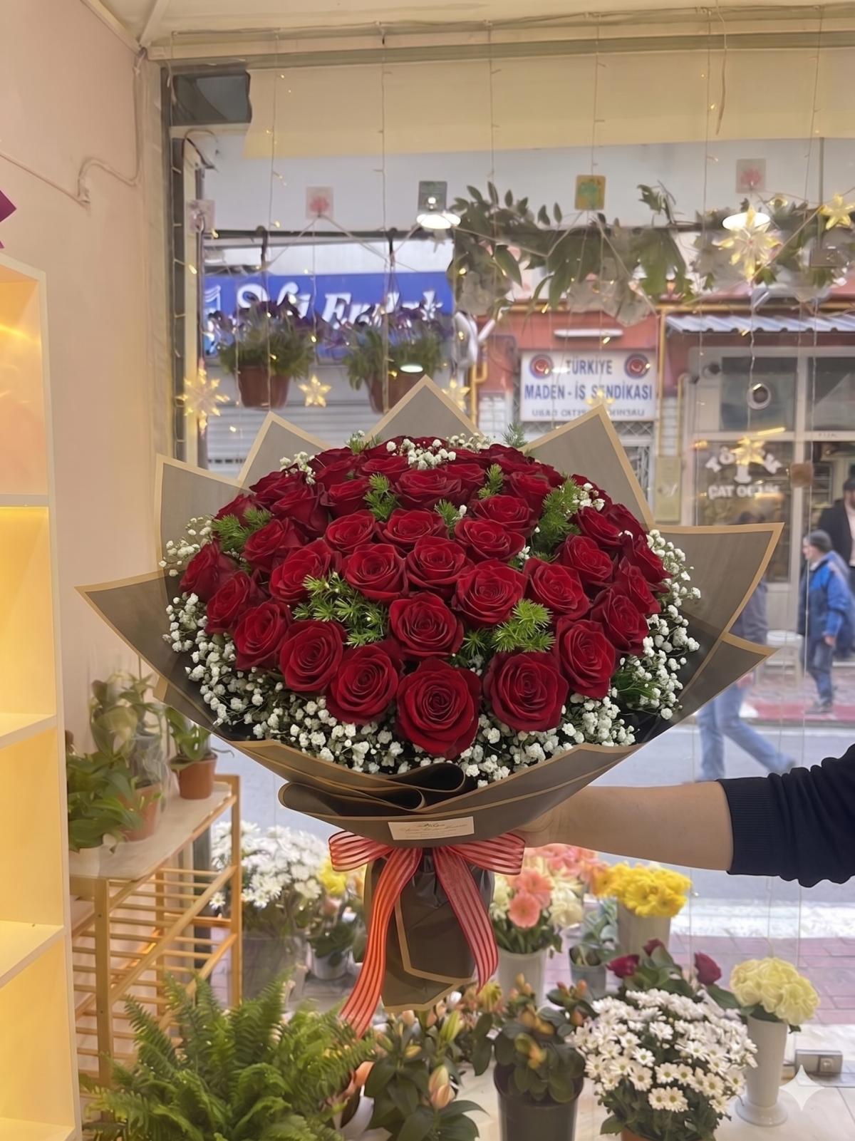 50 Gülün Görkemiyle Tanışın - uşak milano çiçek